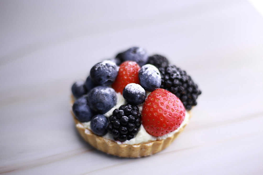 Tarte aux fruits rouges sur un fond de pâte sablée