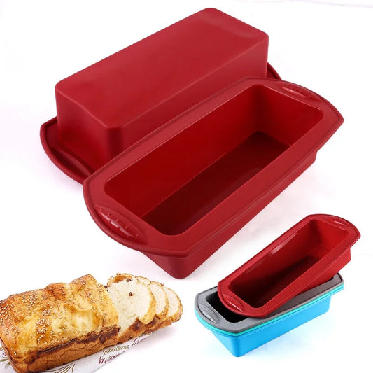 Moule à cake rectangulaire en silicone rouge et moules bleu et gris
