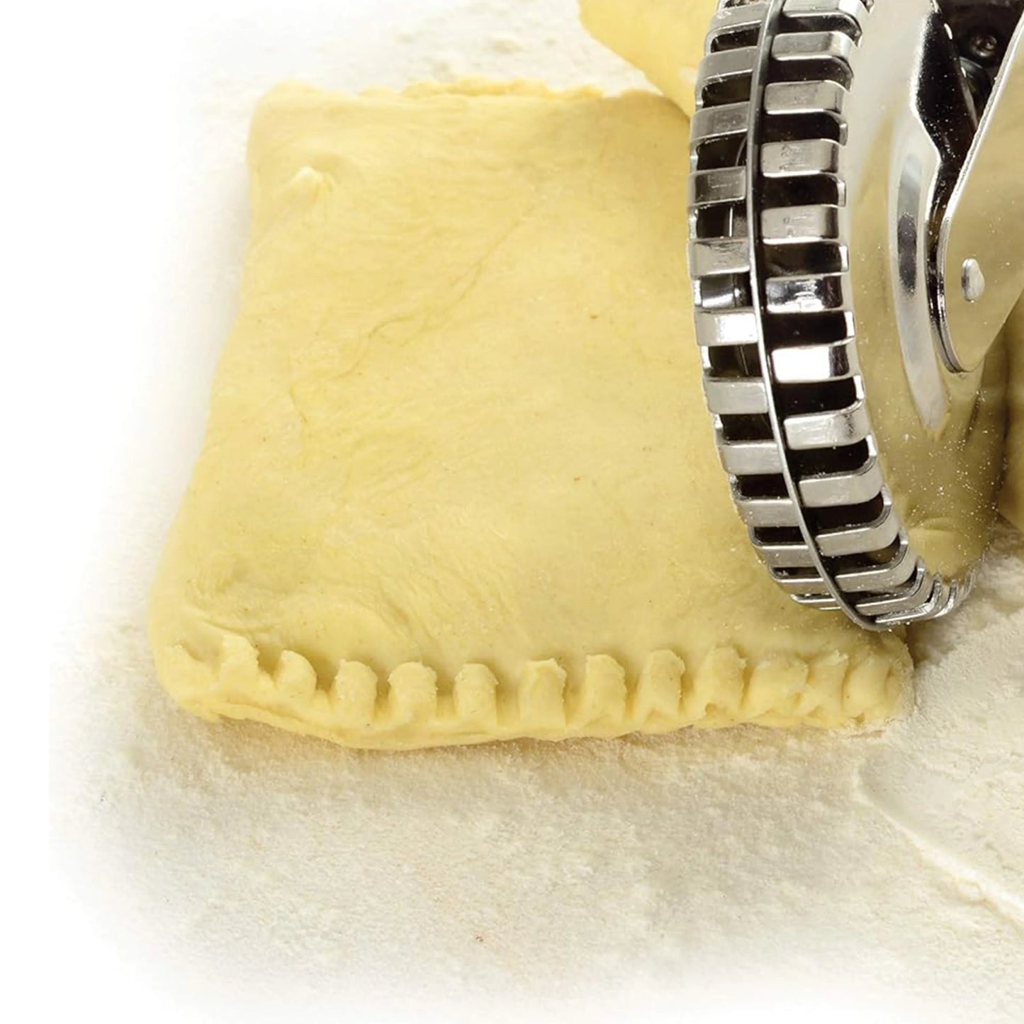 Roulette à pâte crantée